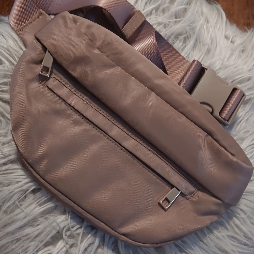 BEIGE Fannie pack (adjustable) NWOT